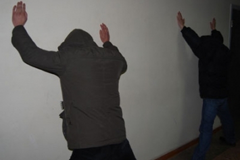 В Сургуте полицейские задержали вымогателей