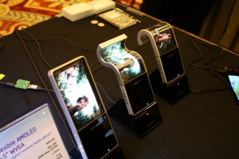 Корпорация Samsung разработала гибкий дисплей для смартфонов
