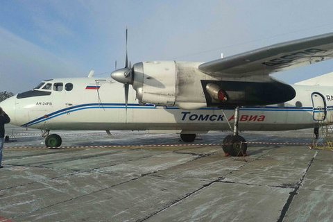 Летевший в Сургут АН-24 аварийно сел в Стрежевом