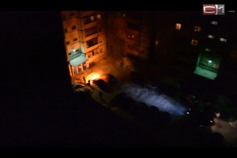 Ночью в Сургуте сгорела Mazda. Пострадавших нет