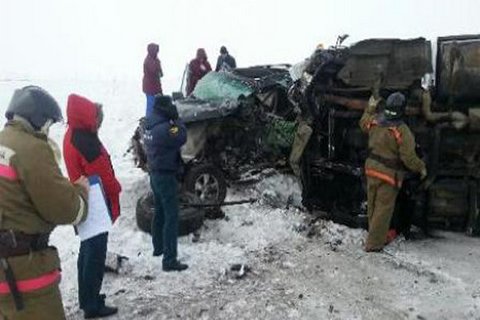 Лобовое столкновение КАМАЗ и Land Cruiser: погибли 4 человека