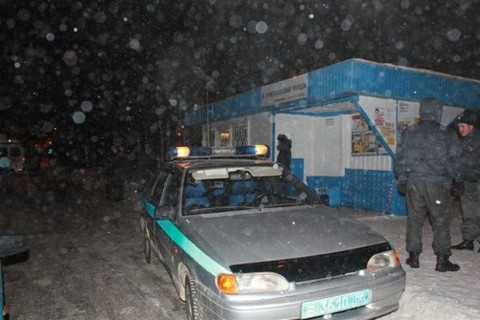 В Сургуте ограбили остановочный павильон. Скрыться злоумышленникам не удалось