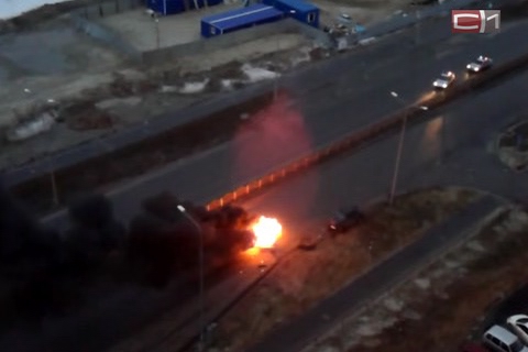 В Сургуте в результате ДТП загорелась машина