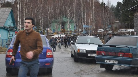 В Ханты-Мансийске возле окружного УФМС подрались несколько сотен мигрантов