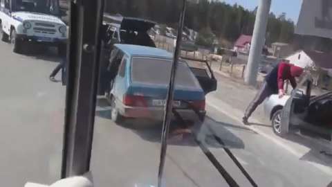 Полиция изъяла оружие в колонне машин на въезде в Сургут