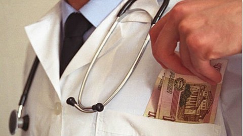 Минздрав подсчитал среднюю зарплату врача. Она выросла на 16% 
