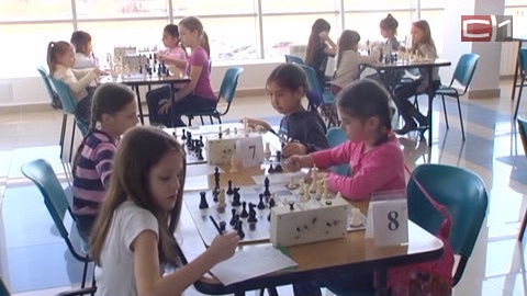 В Сургуте юные шахматисты почтили память ветерана Георгия Никонова