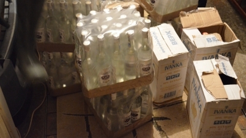 Вчера в Югре изъяли из продажи несколько тысяч литров нелицензионного алкоголя