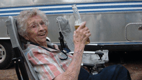 Американка отметила 102-й день рождения прыжком с парашютом