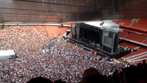 В ожидания выступления Green Day фанаты исполнили многотысячным хором «Bohemian Rhapsody»