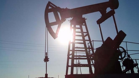 В Югре незаконно качают нефть из 50 скважин 