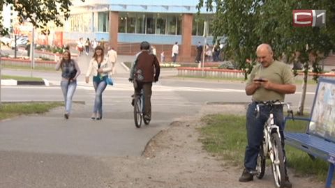 Полицейские Сургута просят велосипедистов ездить с техпаспортом 