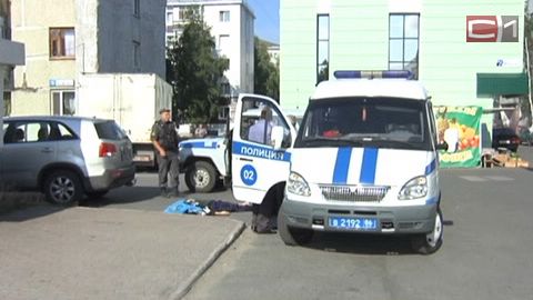 Во дворе дома по улице Бажова обнаружили труп мужчины