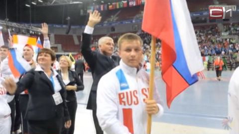 На XXII Сурдлимпийских играх отстаивают честь Югры и России двое сургутских легкоатлетов  