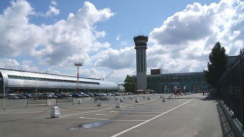 В казанском аэропорту самолет Ан-24 выкатился за пределы рулежной дорожки
