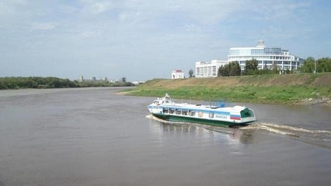 На реке Иртыш столкнулись теплоход и баржа: погибли 4 человека