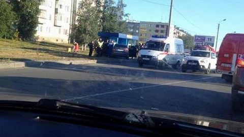 В Нефтеюганске иномарка протаранила автобусную остановку. Пострадали две женщины