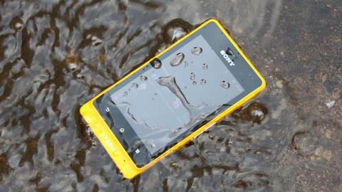 Жительница Югры отсудила компенсацию за утонувший телефон