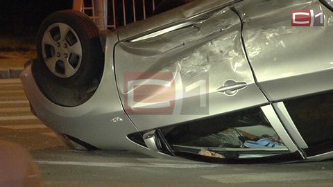 Очередное ДТП в Сургуте: машина перевернулась на крышу, водителю оторвало палец. ВИДЕО