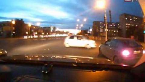 ДТП на перекрестке проспекта Мира и улицы Маяковского могло произойти по вине водителя Renault Megane