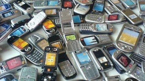 Большинство россиян пока предпочитает смартфонам обычные «кнопочные» аппараты