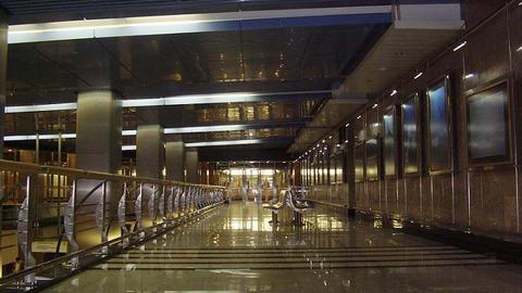 Москвичи смогут ездить в метро бесплатно — за приседания