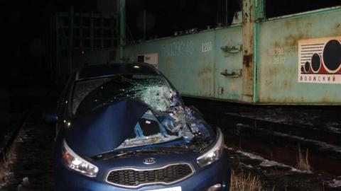В Сургуте на ЖД-переезде иномарка врезалась в локомотив. ФОТО