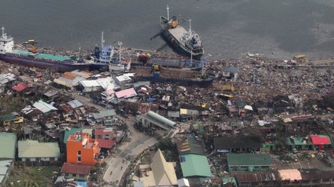 От тайфуна на Филиппинах погибли около 10 тысяч человек