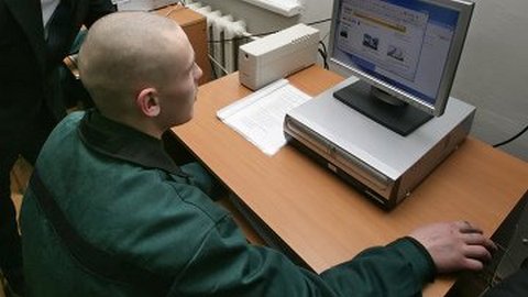 Заключенным в камерах СИЗО раздадут компьютеры