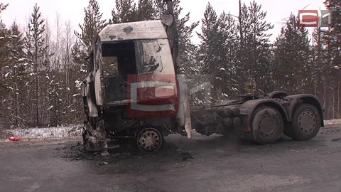 На трассе под Пойковским загорелся тягач