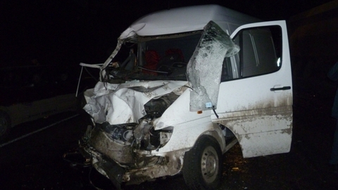 В Омской области сургутянин, управляя Scania, столкнулся с иномаркой и протаранил локомотив. ФОТО