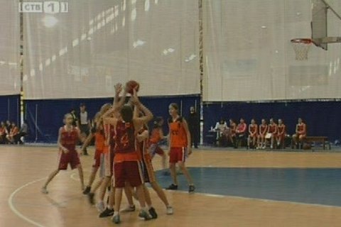 Юные баскетболистки соревнуются в Сургуте