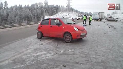 Еще одна авария возле моста через Обь. Столкнулись сразу три автомобиля