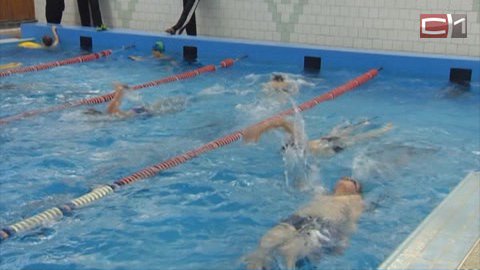 Сургутские школьники в рамках акции «Спортивный лонг-моб Сочи 2014» проплыли 50 км