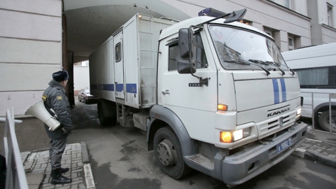 В Сургуте произошло ДТП с автозаком. «Лада» не пропустила полицейскую колонну