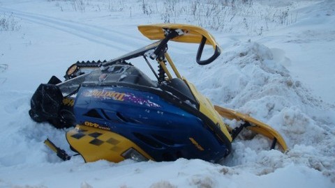 Житель Ханты-Мансийска погиб во время ночного катания на снегоходе