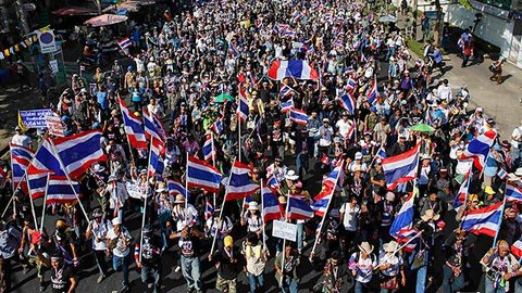 Демонстранты в Бангкоке перекрыли трассы. Дипломат России: «Здесь все спокойно»
