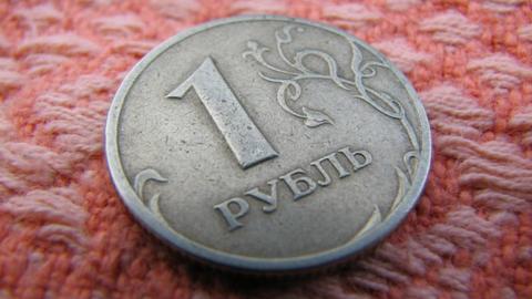 «Экономика зависла». России прогнозируют снижение ВВП и девальвацию рубля