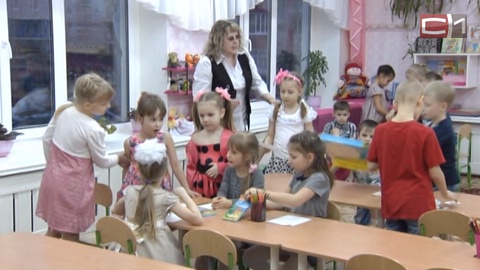 Воспитатели в детских садах Югры получают в среднем 50 тысяч рублей