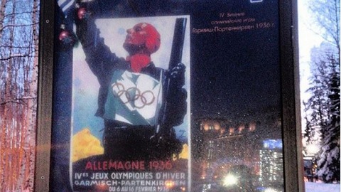 В Ханты-Мансийске сочинскую Олимпиаду рекламируют плакатом Игр фашистской Германии