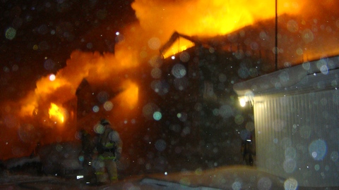 В Когалыме сгорел жилой дом. Один человек погиб, 4 пострадали 