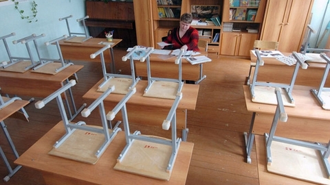 Школьникам Сургута уже неделю не задают уроки. Родители возмущены внеплановыми каникулами