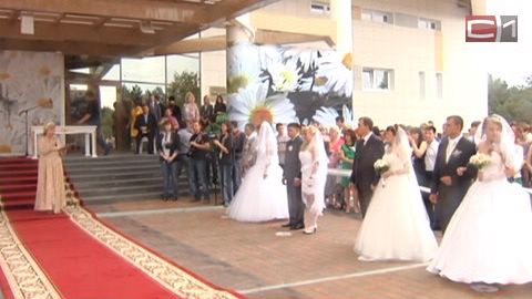 Тысячи пар по всей России регистрируют свои браки в день св. Валентина. В Сургуте - 60