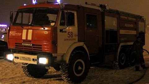 На стоянке ТЦ «Сургут Сити Молл» сгорела иномарка