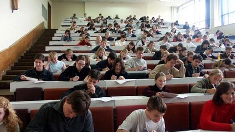 «Сюрпри-и-из!» Десятки российских вузов поменяли списки вступительных экзаменов