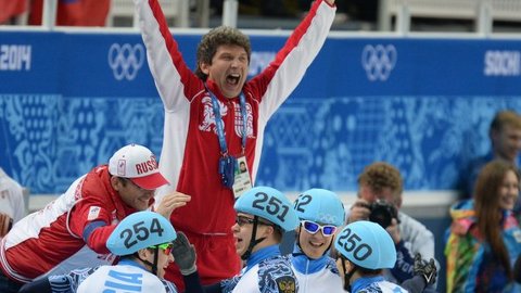 Российские шорт-трекисты выиграли 2 золотых медали за день и установили олимпийский рекорд