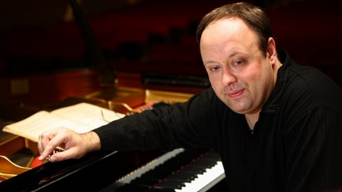В Сургутской филармонии выступит выдающийся пианист Александр Гиндин
