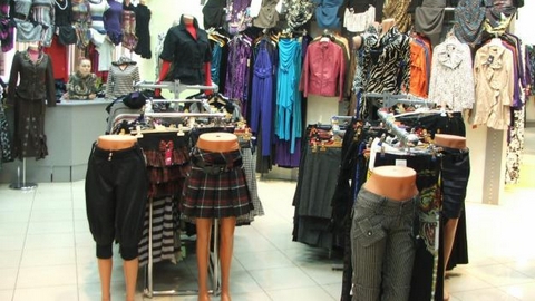 В Сургутском районе несовершеннолетние модницы украли из магазина одежду и 100 тысяч рублей