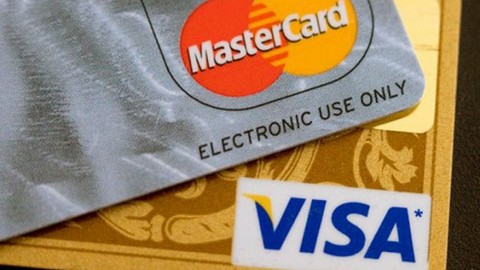 Отказ Visa и MasterCard обслуживать платежные операции банка «Россия» коснулся и сургутских вкладчиков