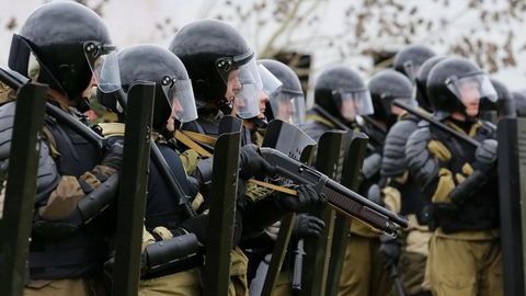 Стрелять на поражение даже в людных местах   могут разрешить российским полицейским